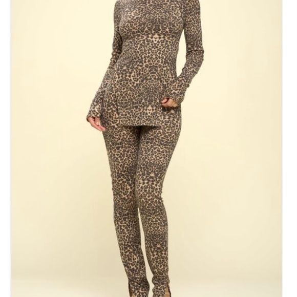 Cheetah print two piece set - Picture 4 of 4